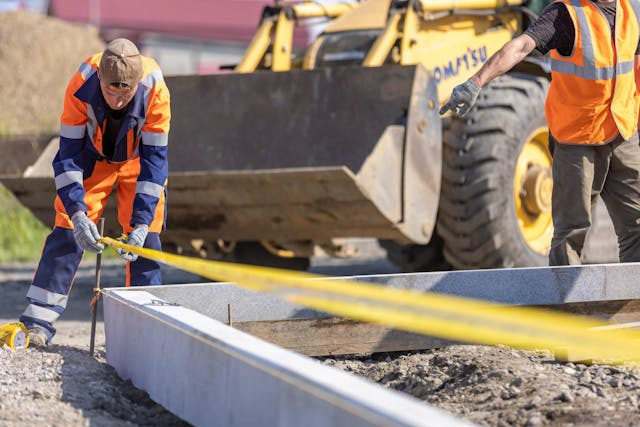 people-doing-construction